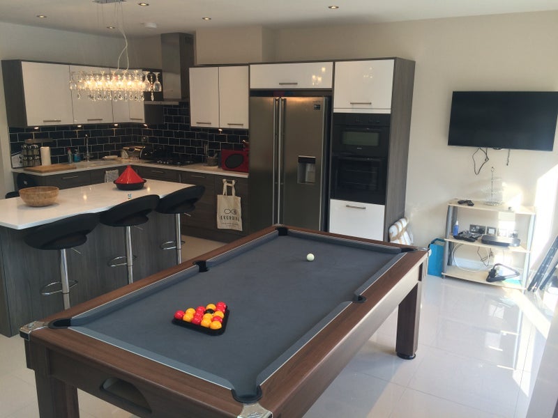 Room Connaught Avenue in Greater London