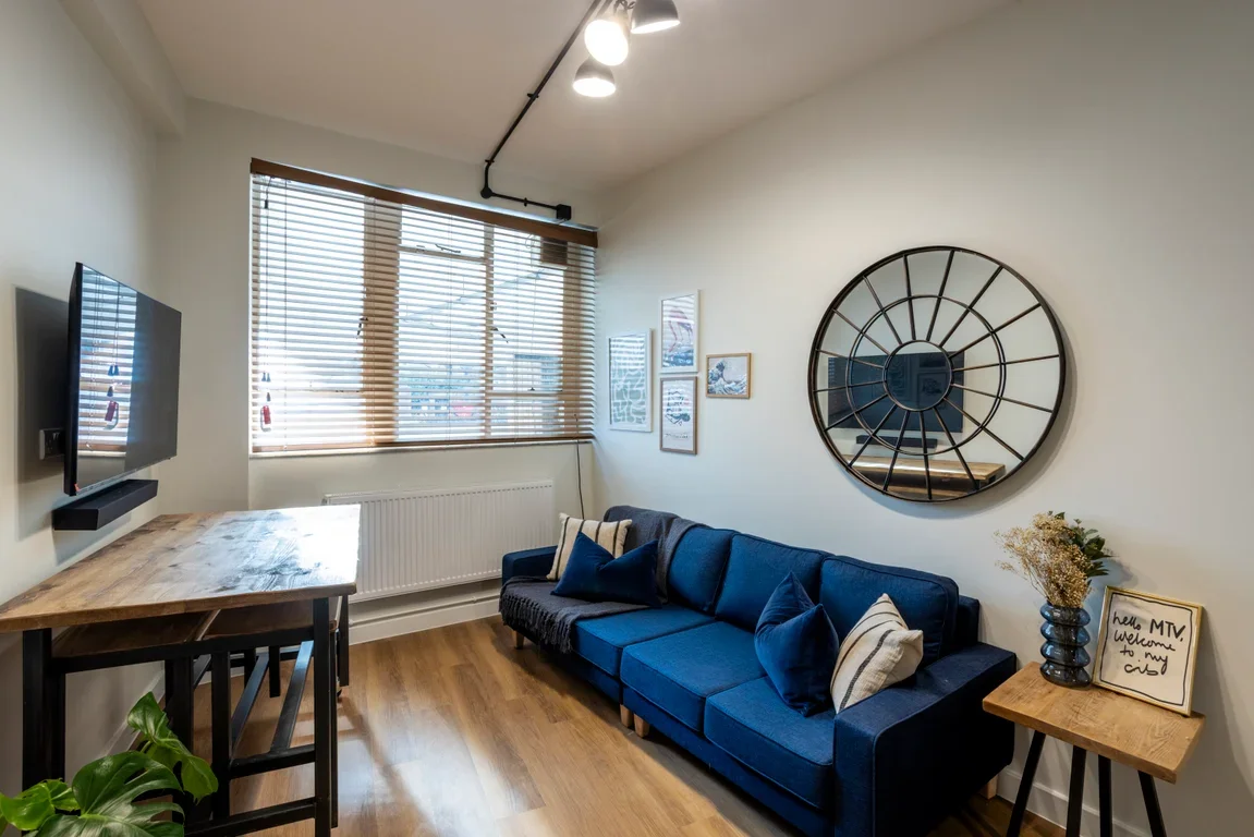 Flat Grosvenor Road in Greater London