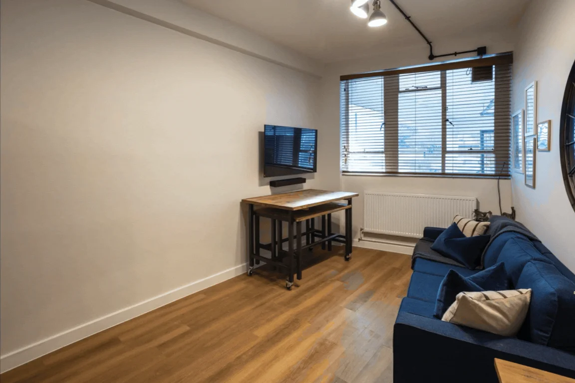 Flat Grosvenor Road in Greater London