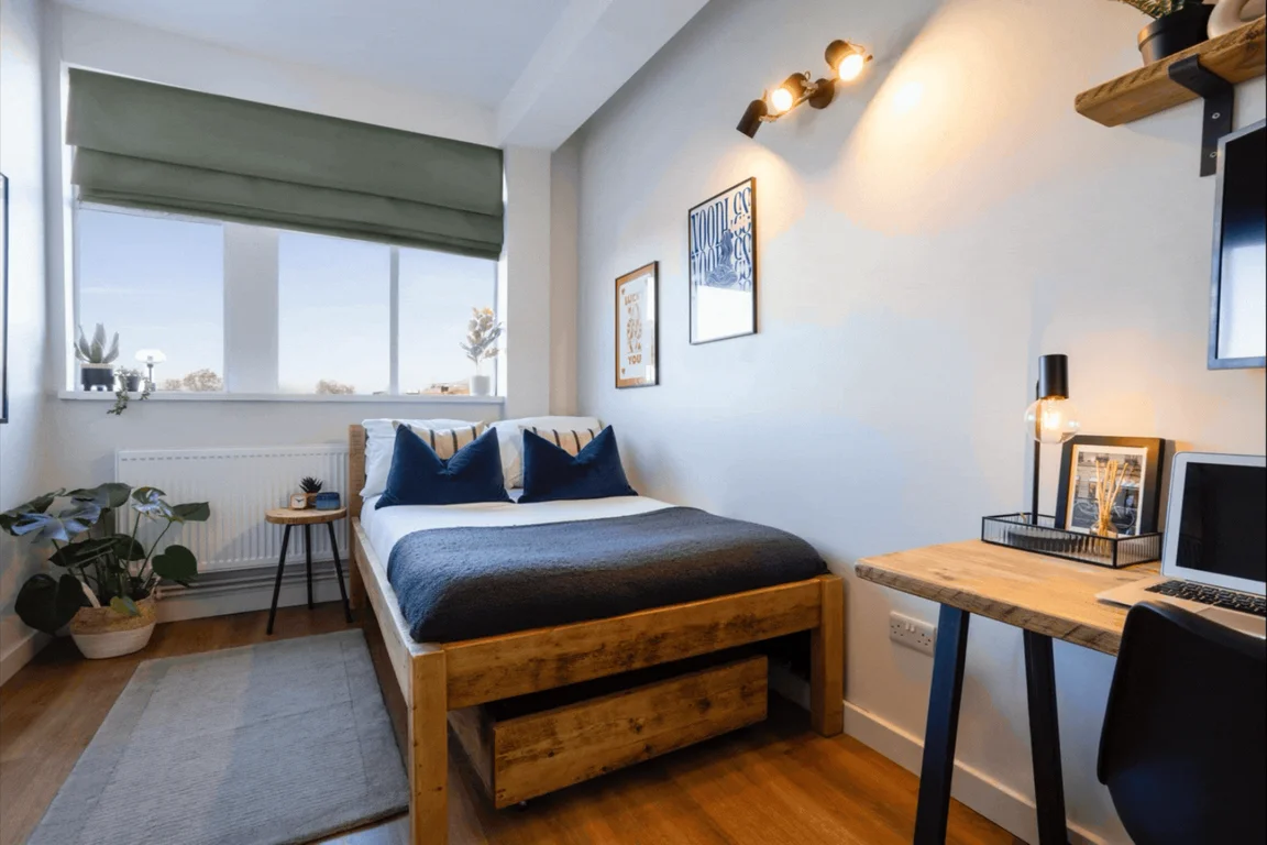 Flat Grosvenor Road in Greater London
