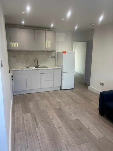 Flat Palmerston Road in Greater London