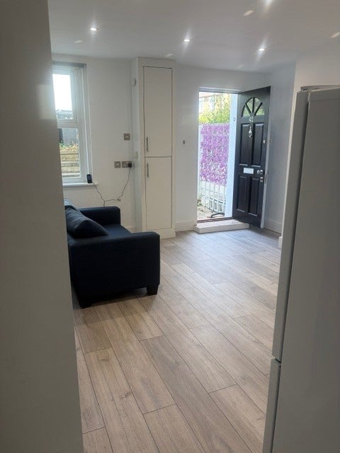 Flat Palmerston Road in Greater London