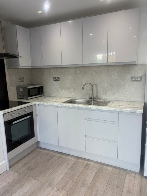 Flat Palmerston Road in Greater London