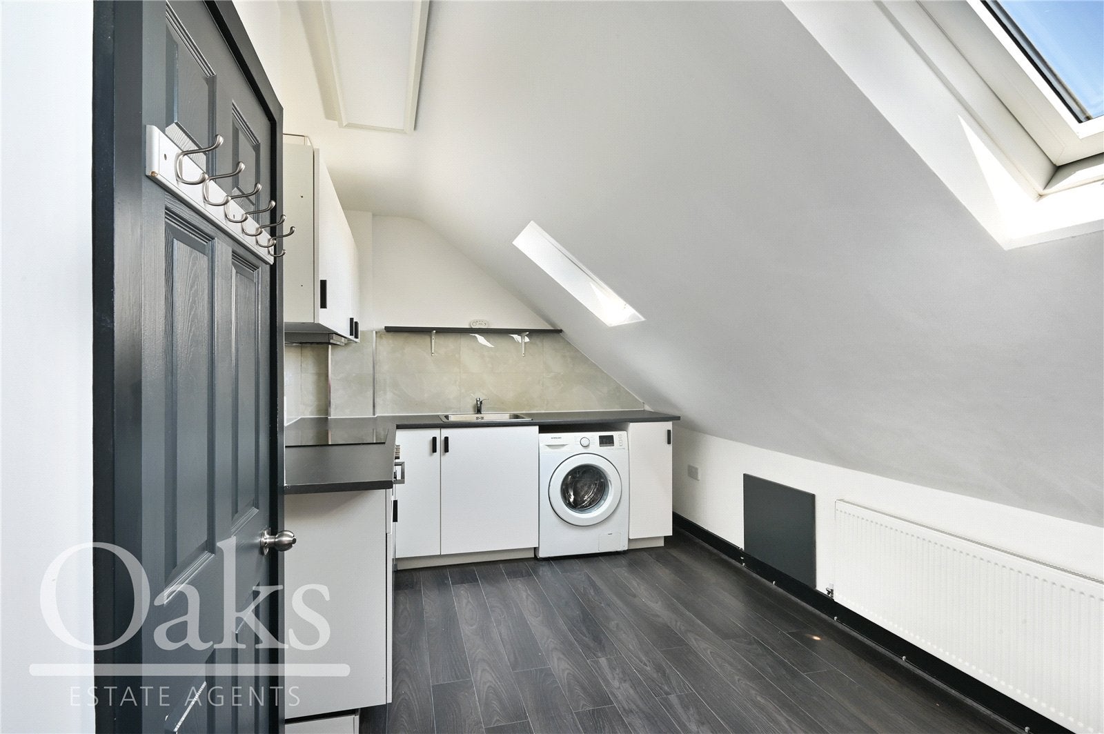 Flat Lower Addiscombe Road in Greater London