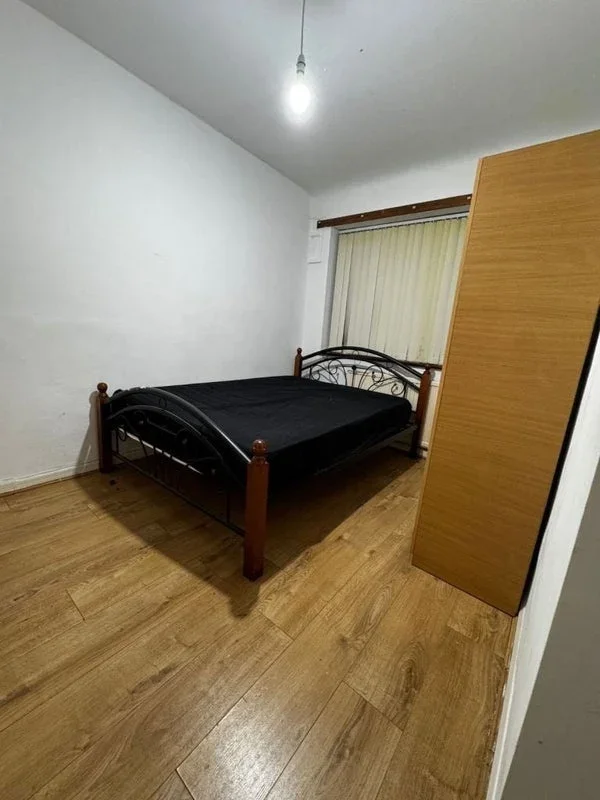 Room Goresbrook Road in Greater London