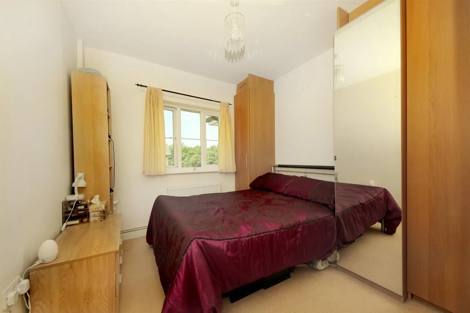 Flat Periwood Crescent in Greater London