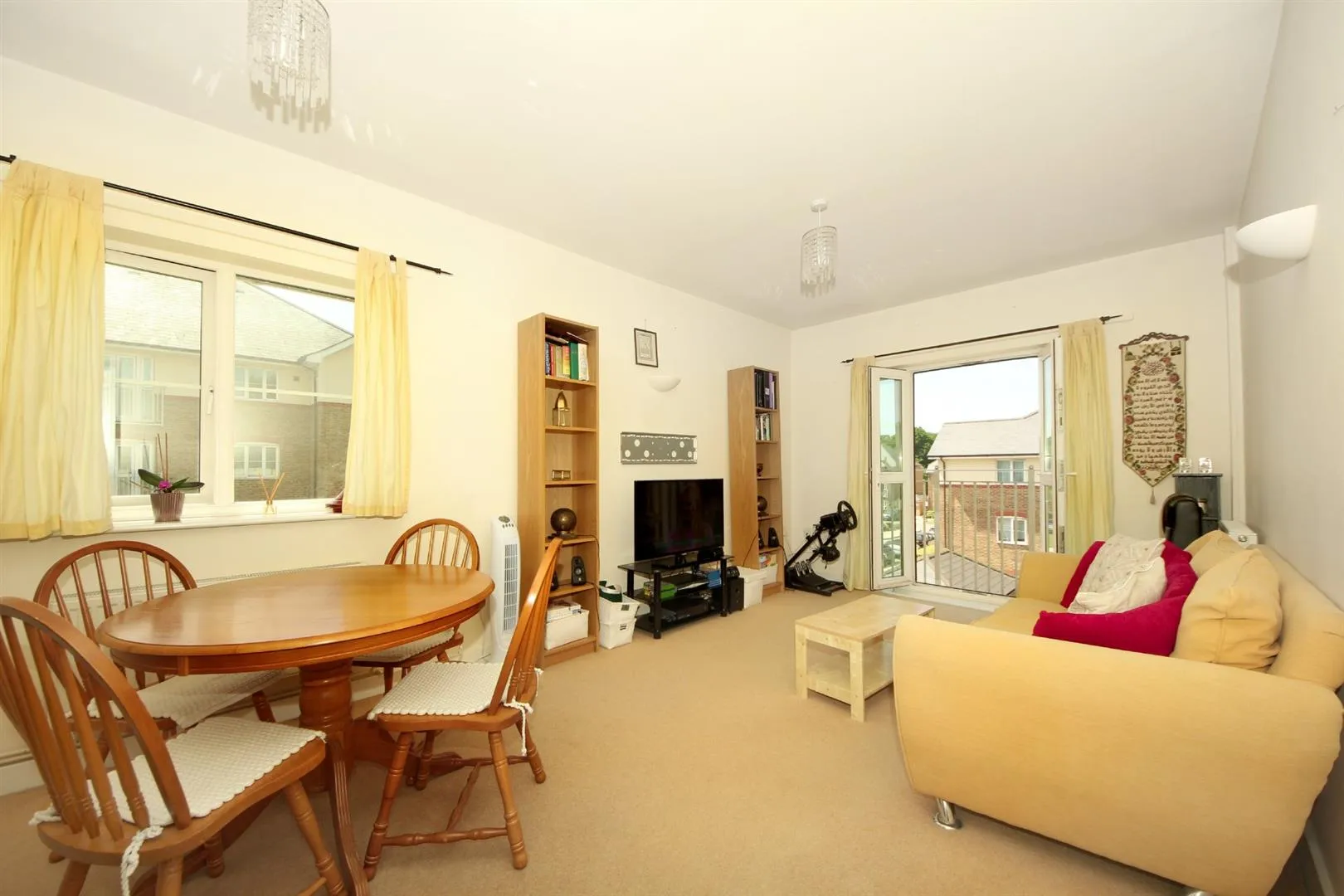 Flat Periwood Crescent in Greater London