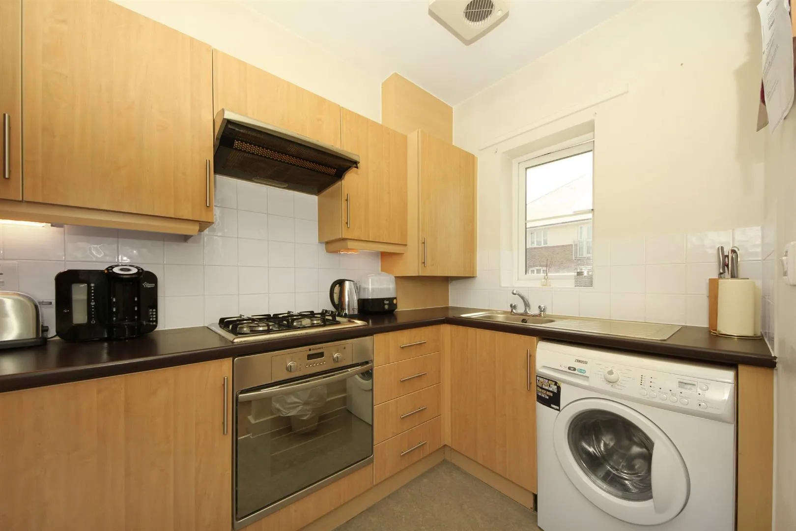 Flat Periwood Crescent in Greater London