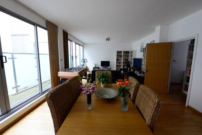 Flat Mallow Street in Greater London