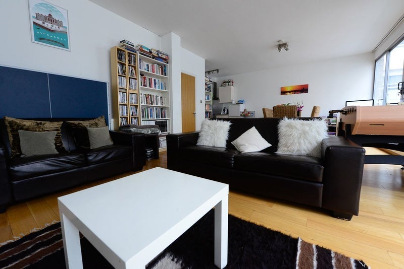 Flat Mallow Street in Greater London