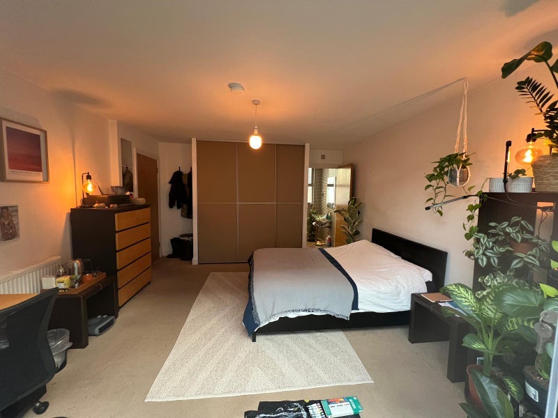 Flat Mallow Street in Greater London