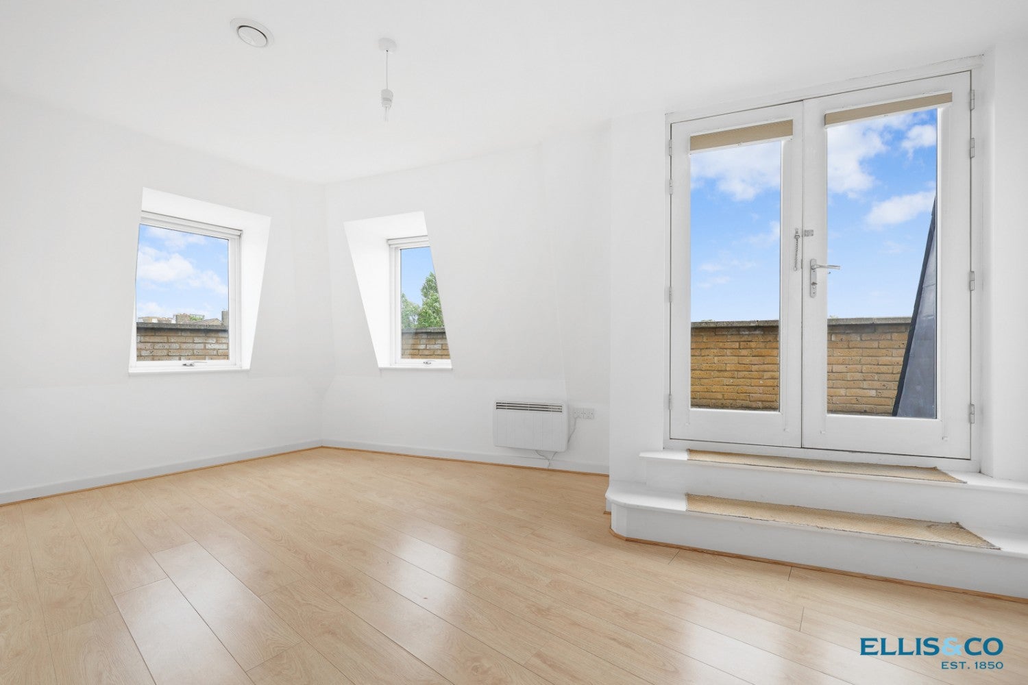 Flat Narford Road in Greater London
