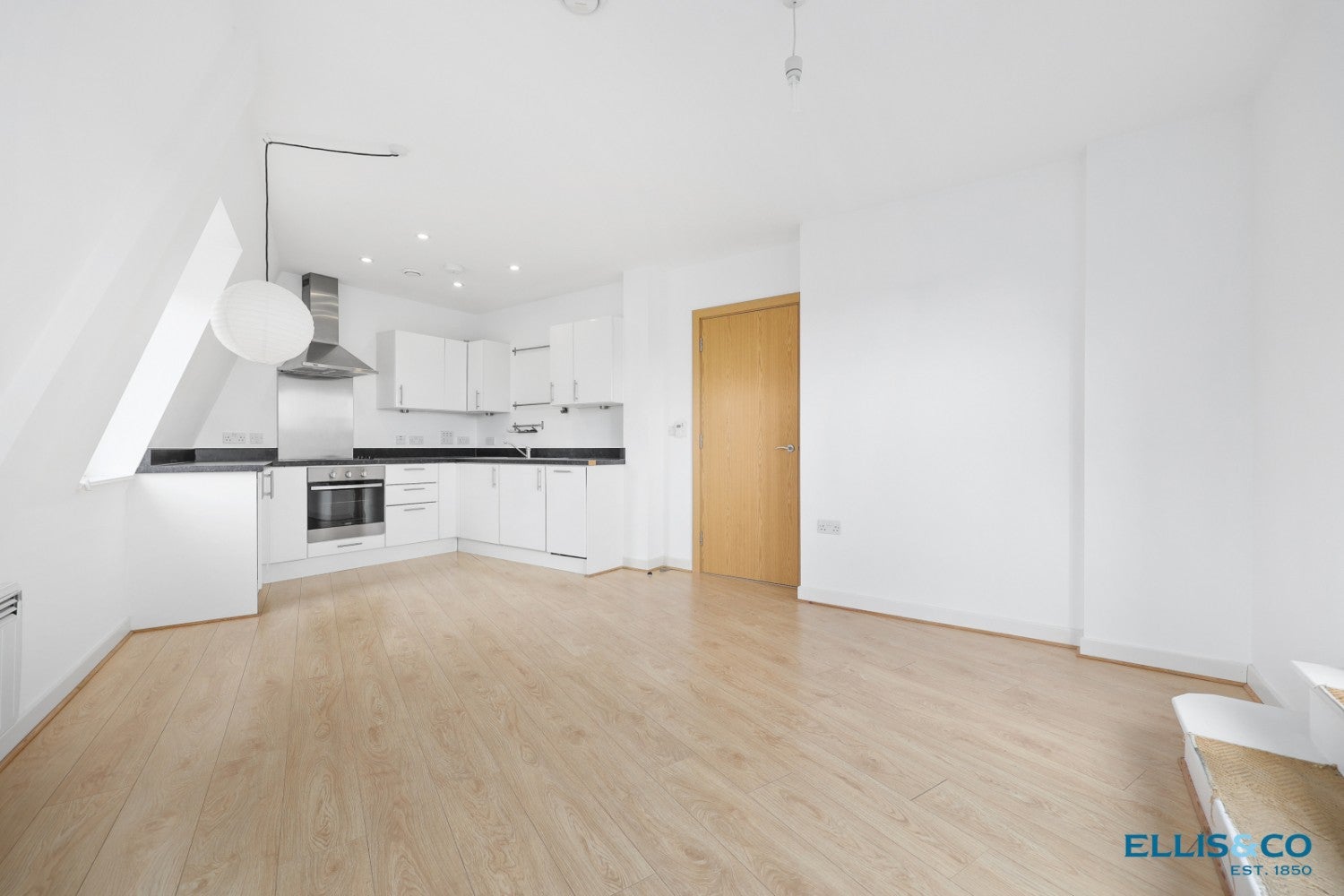 Flat Narford Road in Greater London