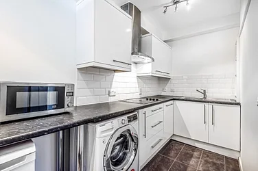 Flat Belsize Grove in Greater London
