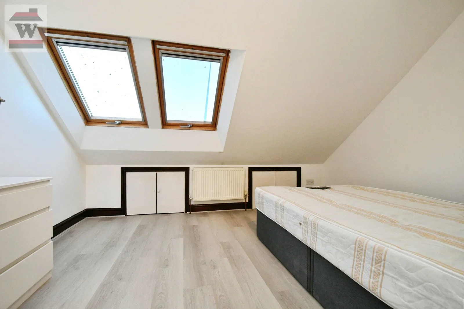 Flat Lampton Road in Greater London