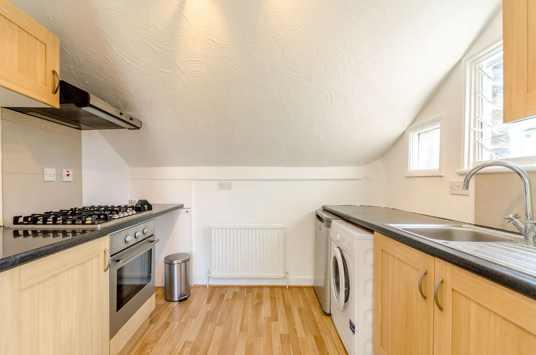 Flat Gladstone Road in Greater London