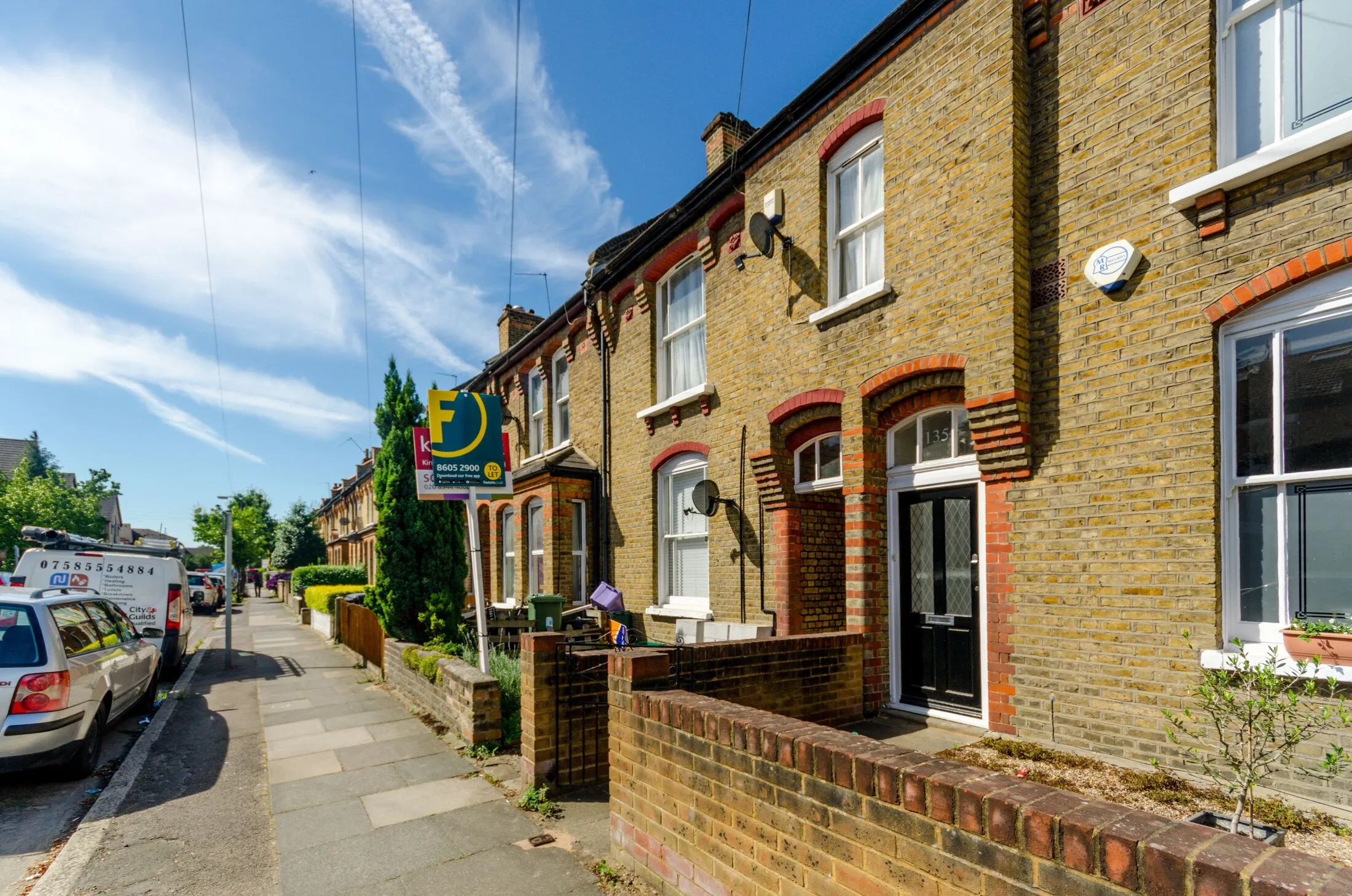 Flat Gladstone Road in Greater London