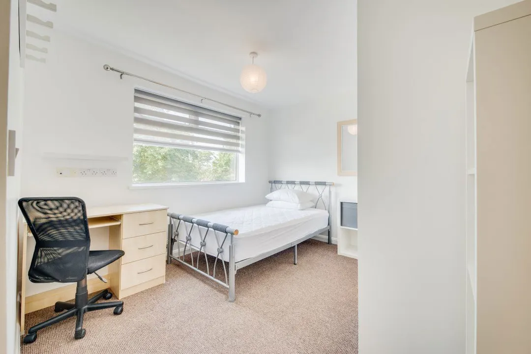 Room Devon Road in Canterbury