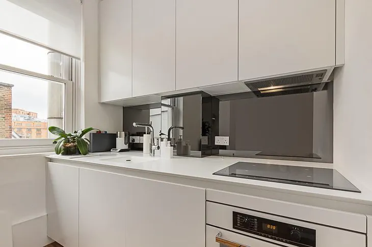 Flat Pont Street in Greater London