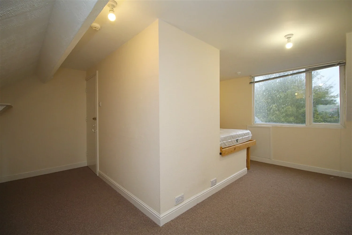 Room Selbourne Street in Charnwood