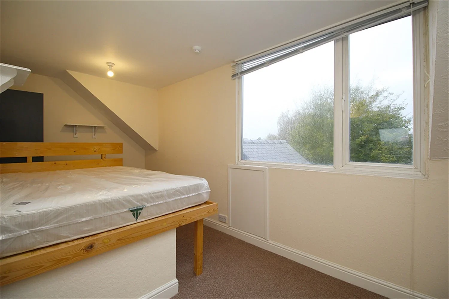 Room Selbourne Street in Charnwood