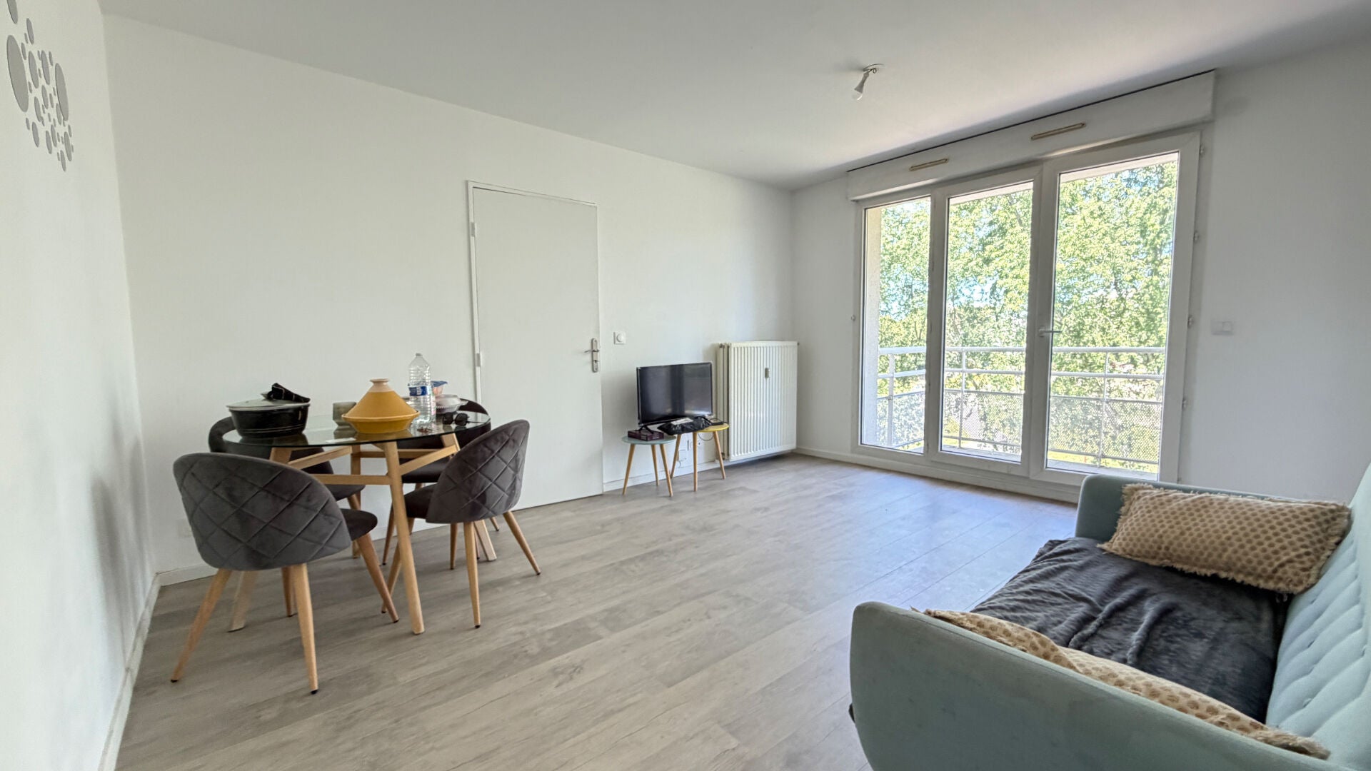 Flat Desserte Ernest Cognacq in Évry