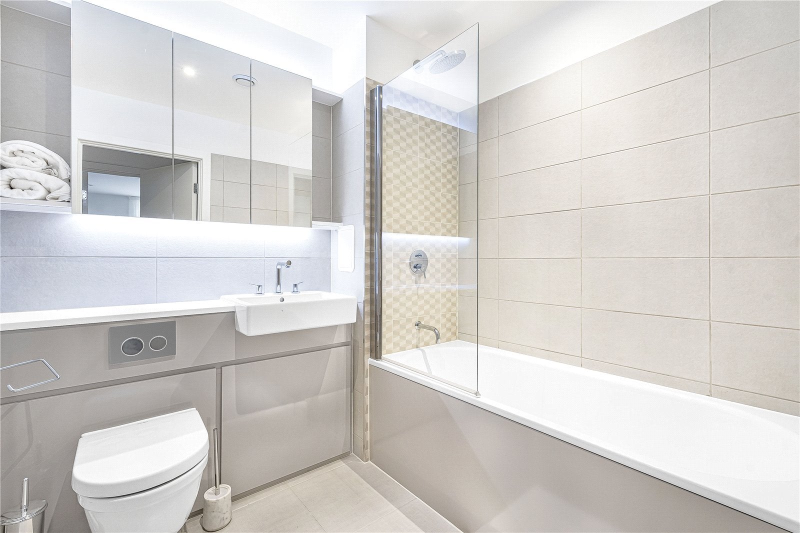 Flat Masons Place in Greater London