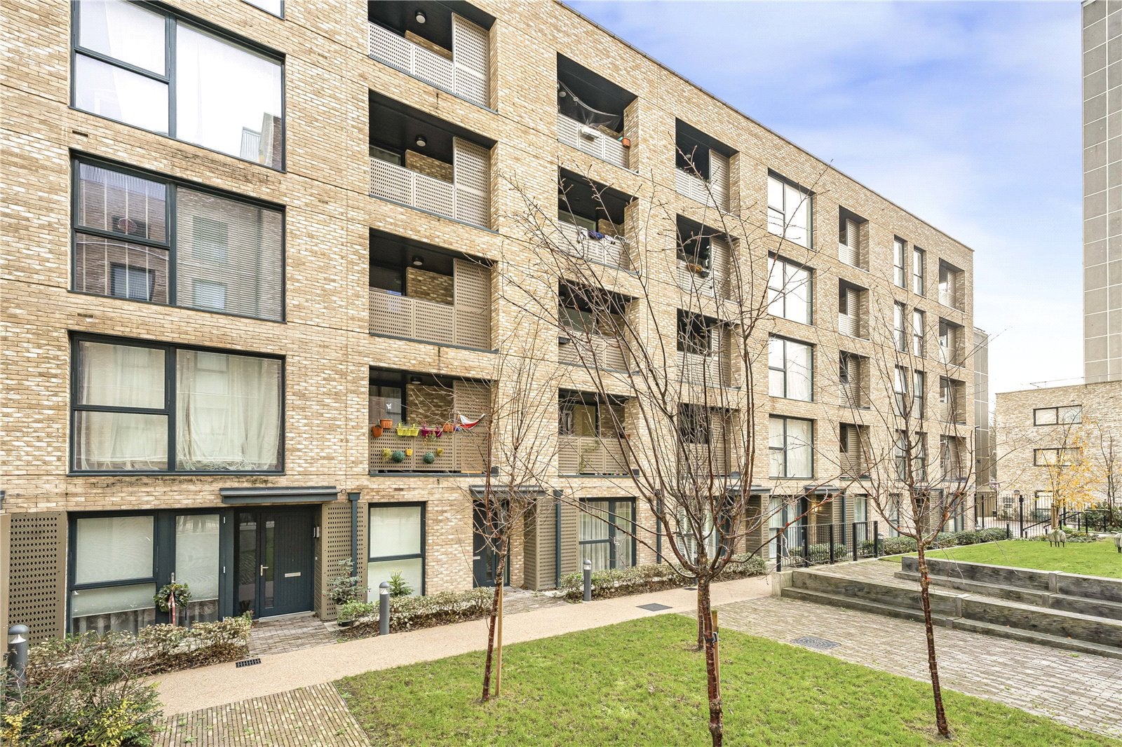 Flat Masons Place in Greater London