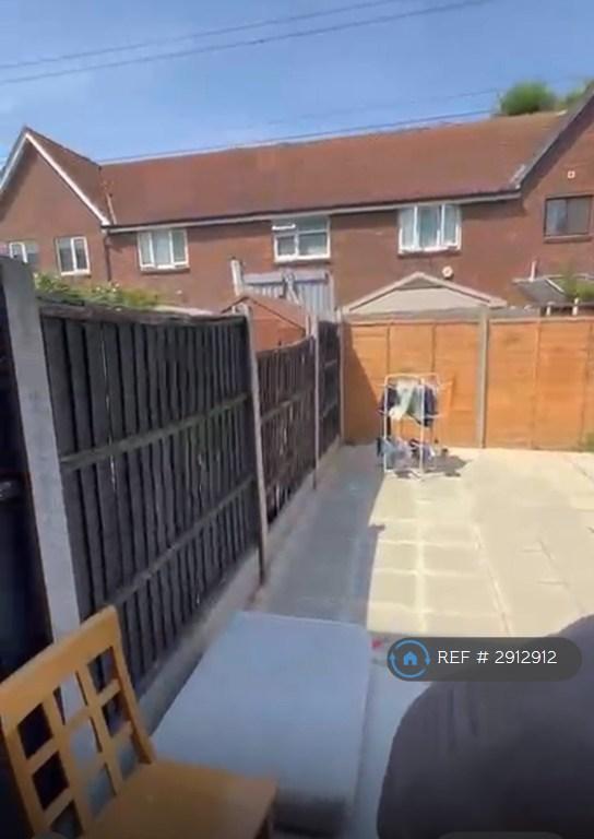House Oakley Close in Greater London