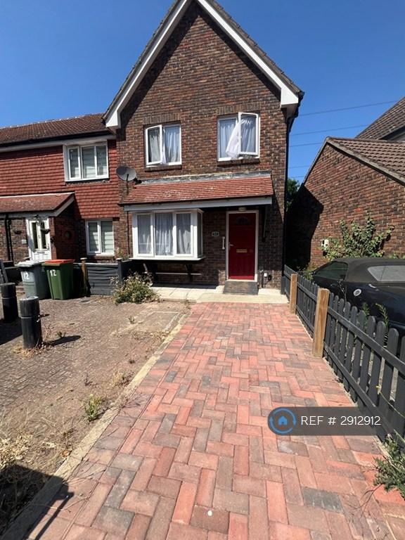House Oakley Close in Greater London