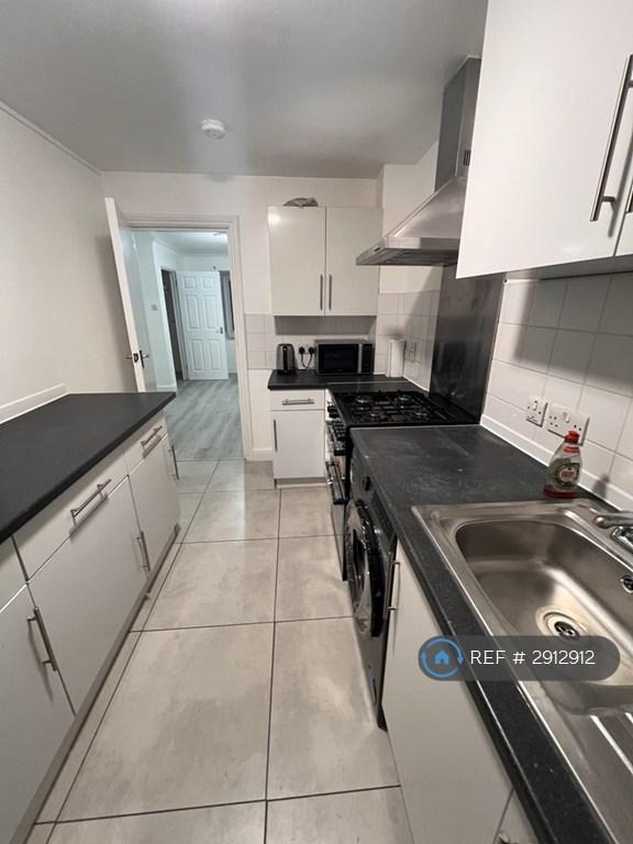 House Oakley Close in Greater London