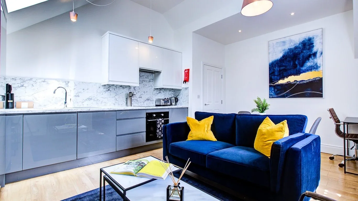 Flat Dukes Avenue in Greater London