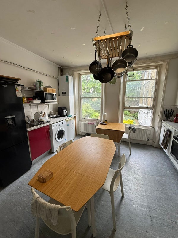 Room Sycamore Court in Greater London