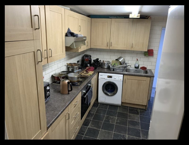 Room Hythe Close in Greater London