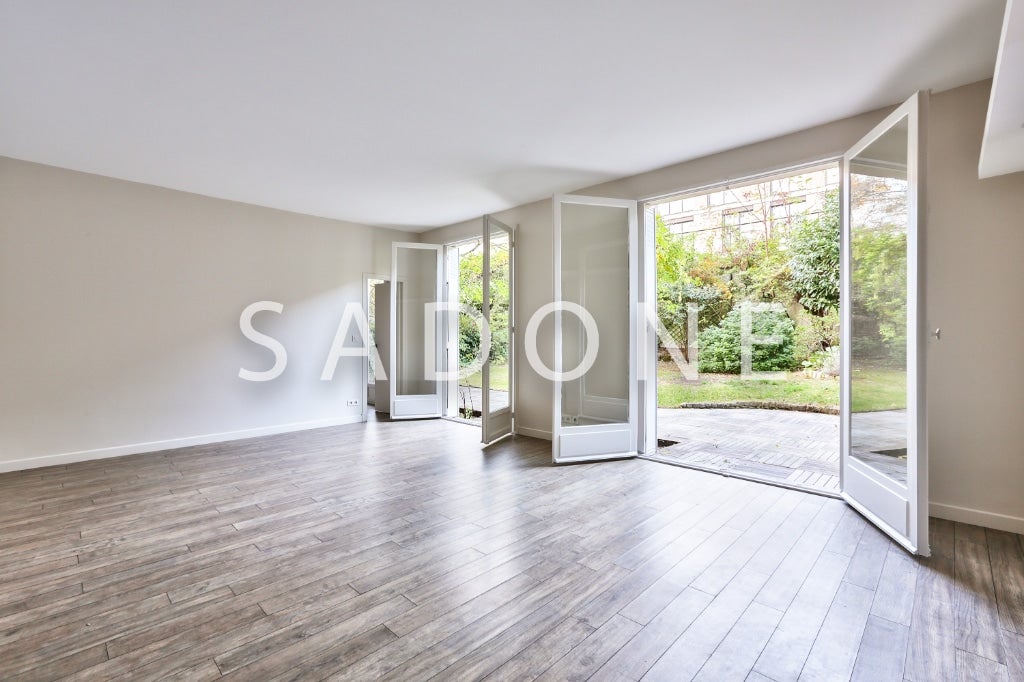Flat Boulevard Victor Hugo in Neuilly-sur-Seine