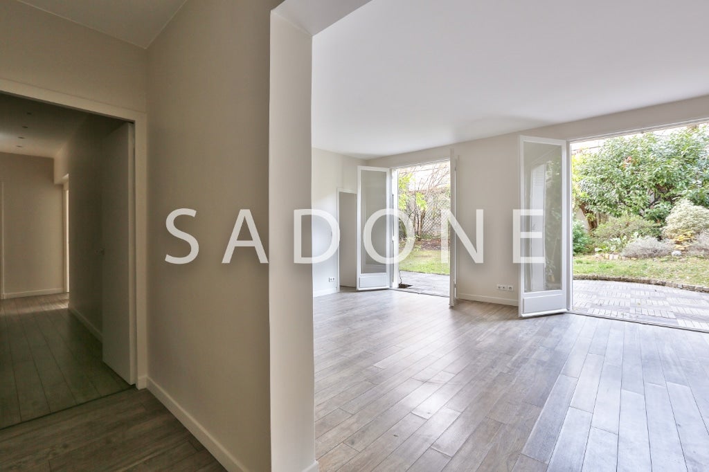 Flat Boulevard Victor Hugo in Neuilly-sur-Seine