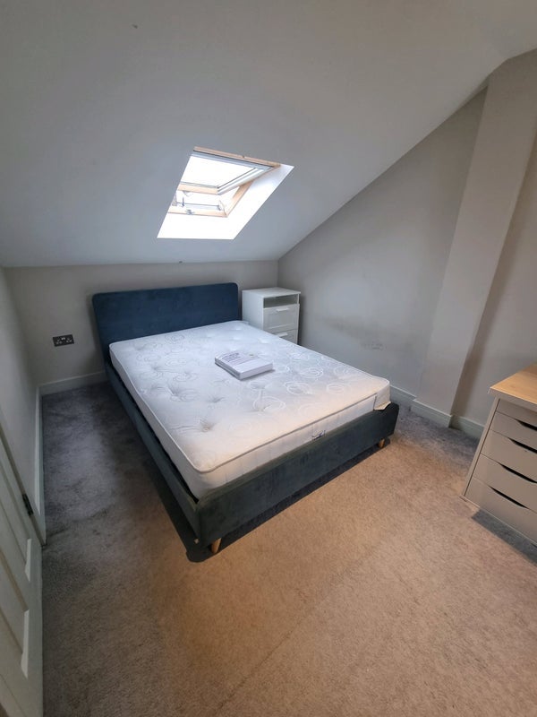 Room Trevelyan Road in Greater London