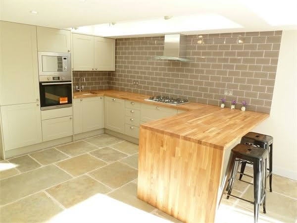 Room Trevelyan Road in Greater London