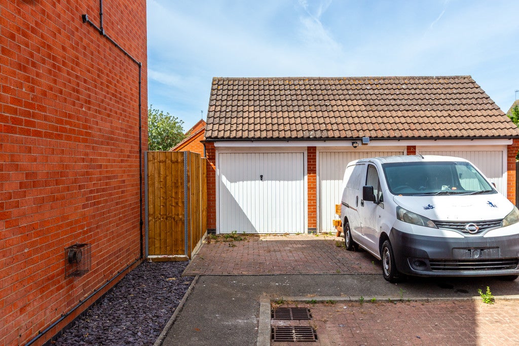 House Hollowell Close in Rushden