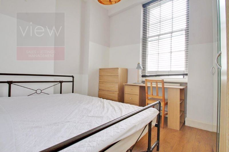 Flat Midford Place in Greater London