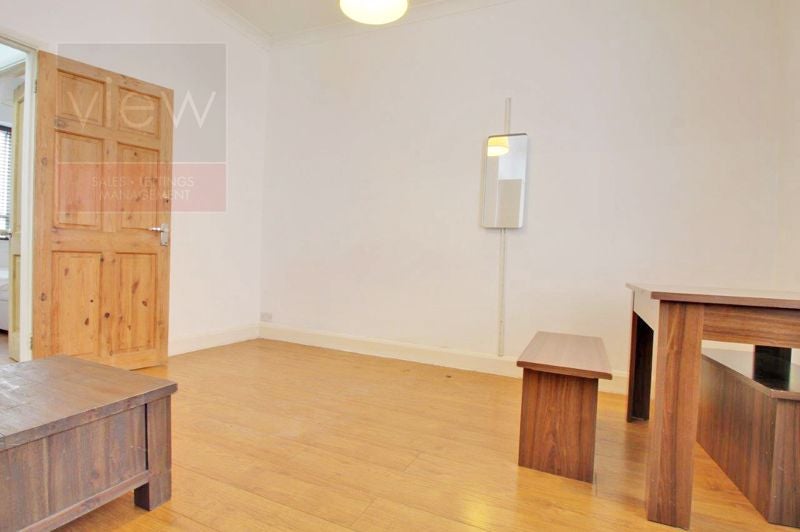 Flat Midford Place in Greater London