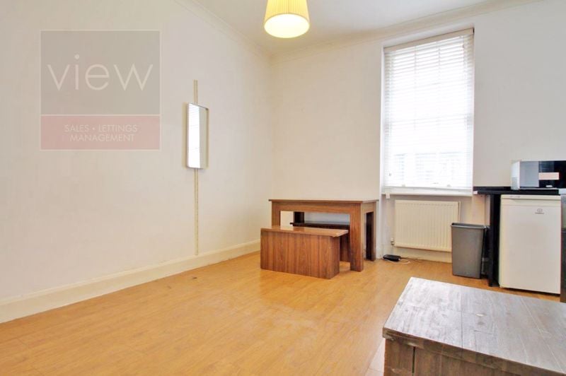 Flat Midford Place in Greater London