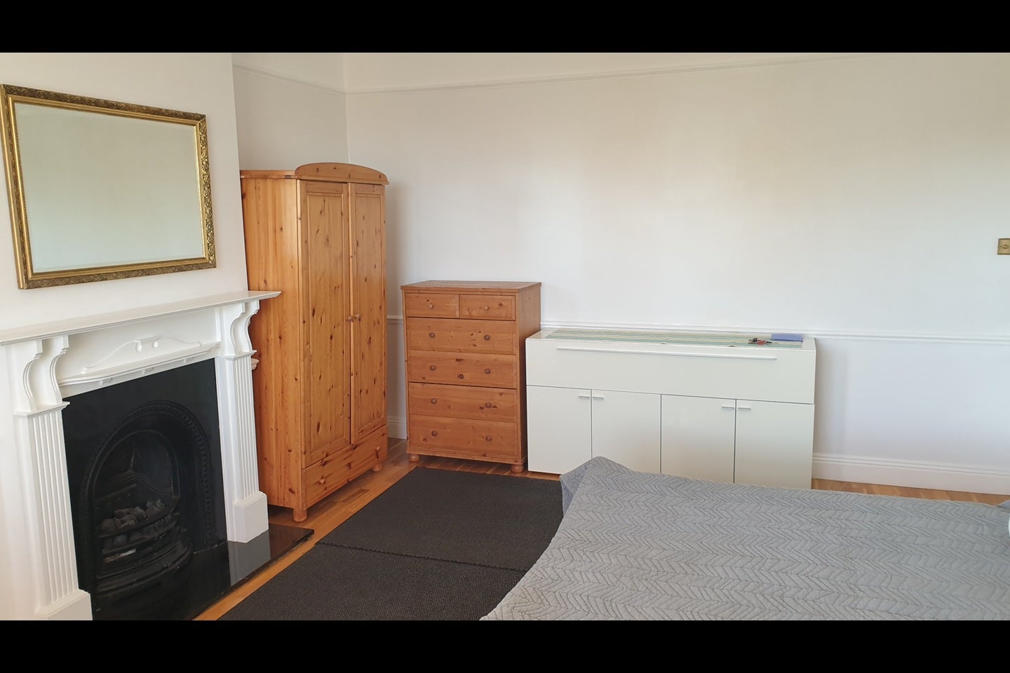 Room Sutton Court Road in Greater London