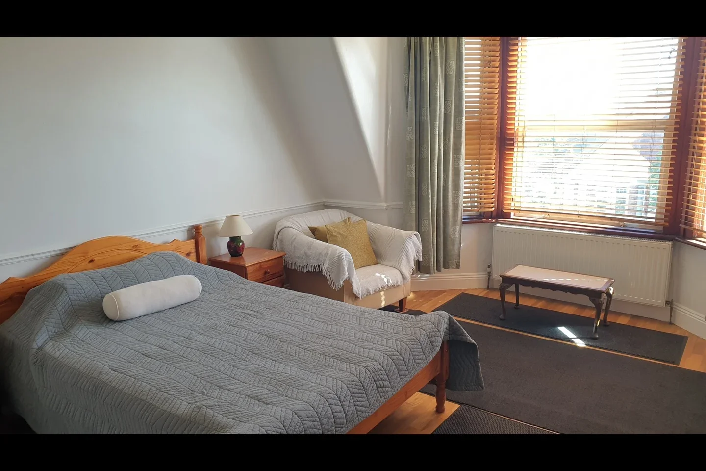 Room Sutton Court Road in Greater London