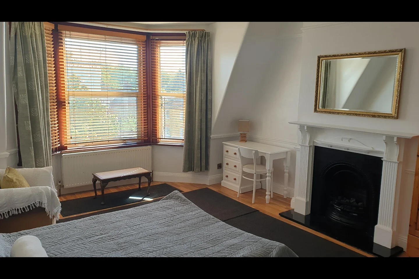 Room Sutton Court Road in Greater London