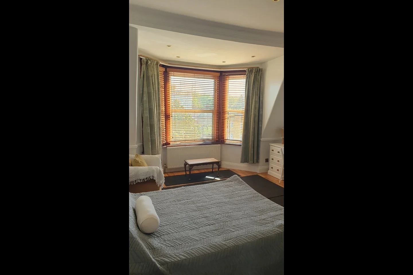 Room Sutton Court Road in Greater London