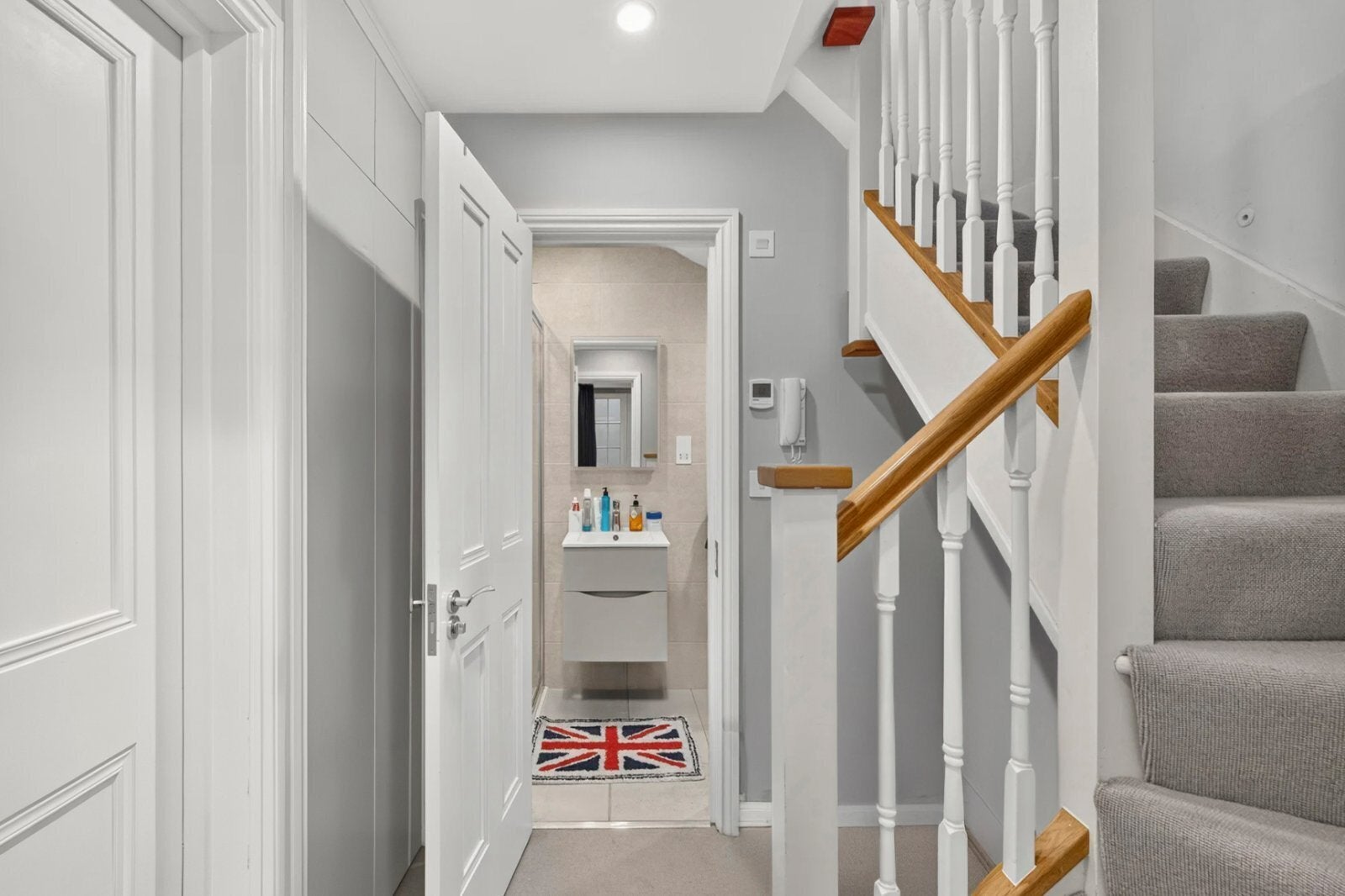 Flat Sefton Street in Greater London