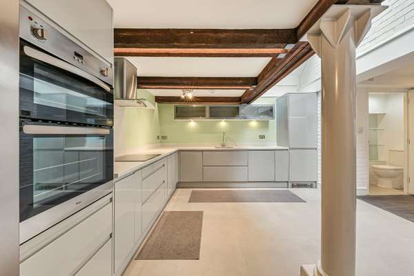 House Perrin's Lane in Greater London