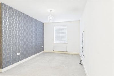 Flat Newburgh Crescent in Shinfield