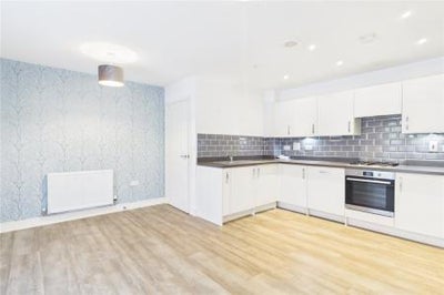 Flat Newburgh Crescent in Shinfield
